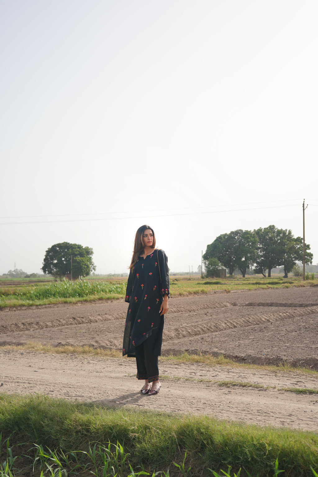 Gul Noir Linen Kurta Set