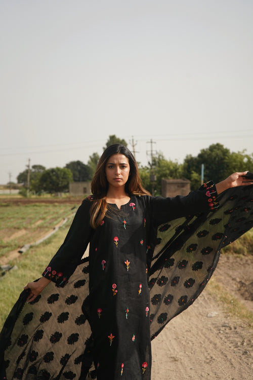Gul Noir Linen Kurta Set